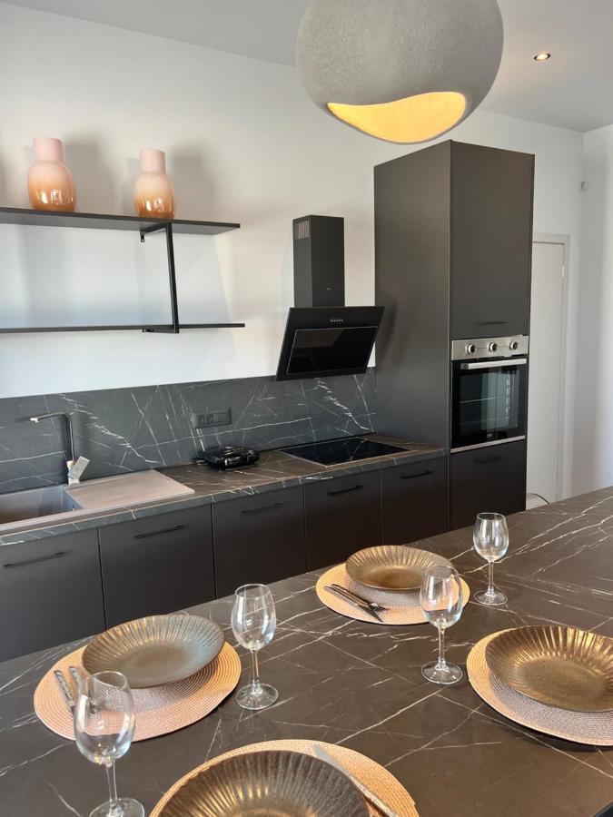 Cora May Central Villa With Private Pool 200M To The Beach 팔리라키 외부 사진