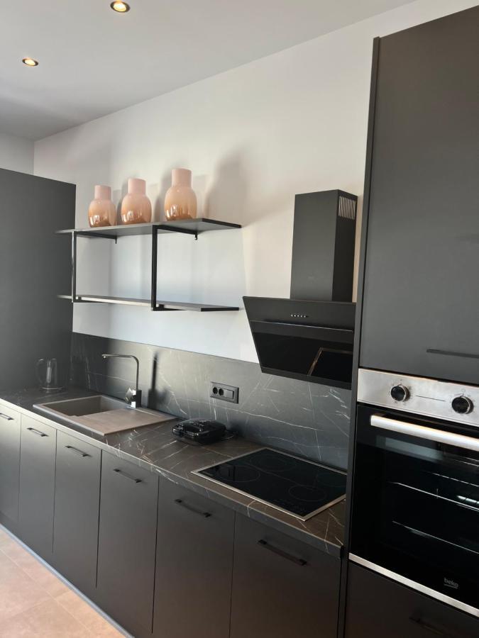 Cora May Central Villa With Private Pool 200M To The Beach 팔리라키 외부 사진