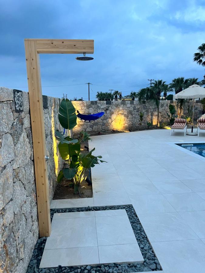 Cora May Central Villa With Private Pool 200M To The Beach 팔리라키 외부 사진