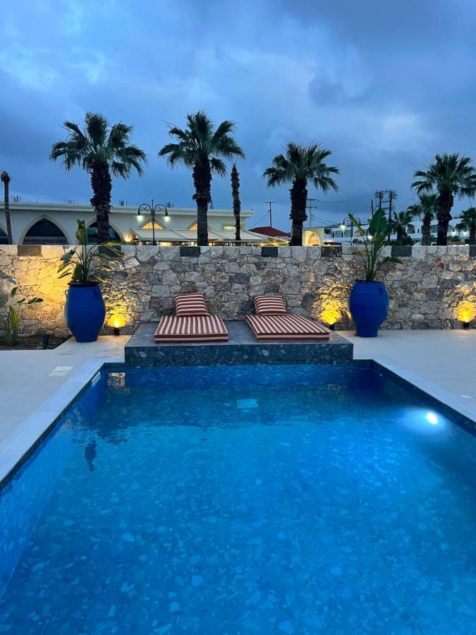 Cora May Central Villa With Private Pool 200M To The Beach 팔리라키 외부 사진