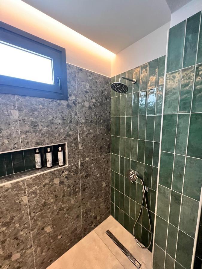 Cora May Central Villa With Private Pool 200M To The Beach 팔리라키 외부 사진