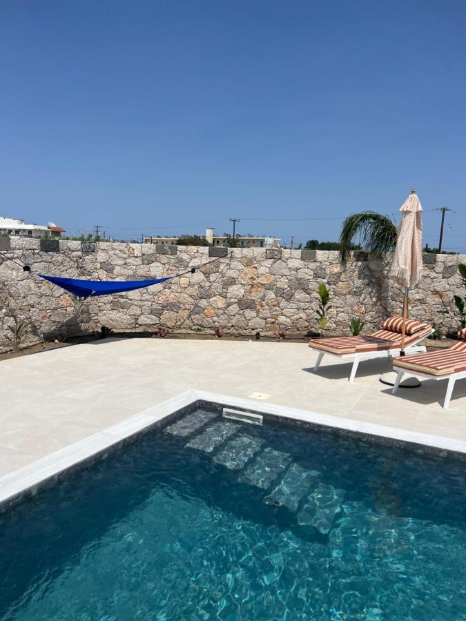 Cora May Central Villa With Private Pool 200M To The Beach 팔리라키 외부 사진