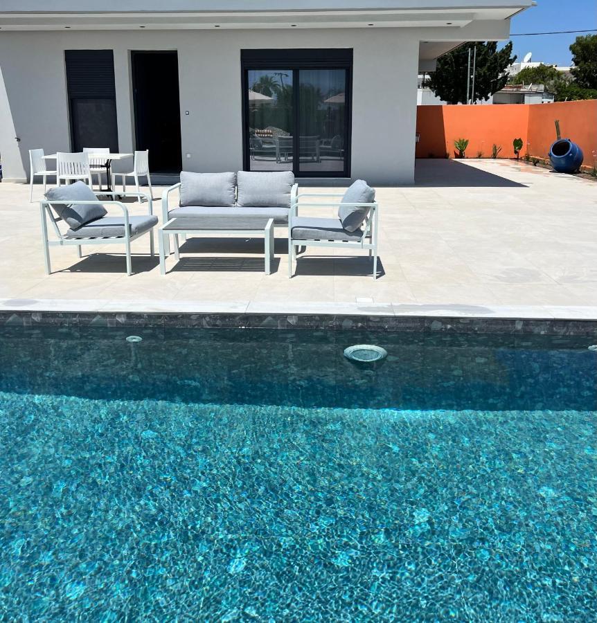 Cora May Central Villa With Private Pool 200M To The Beach 팔리라키 외부 사진