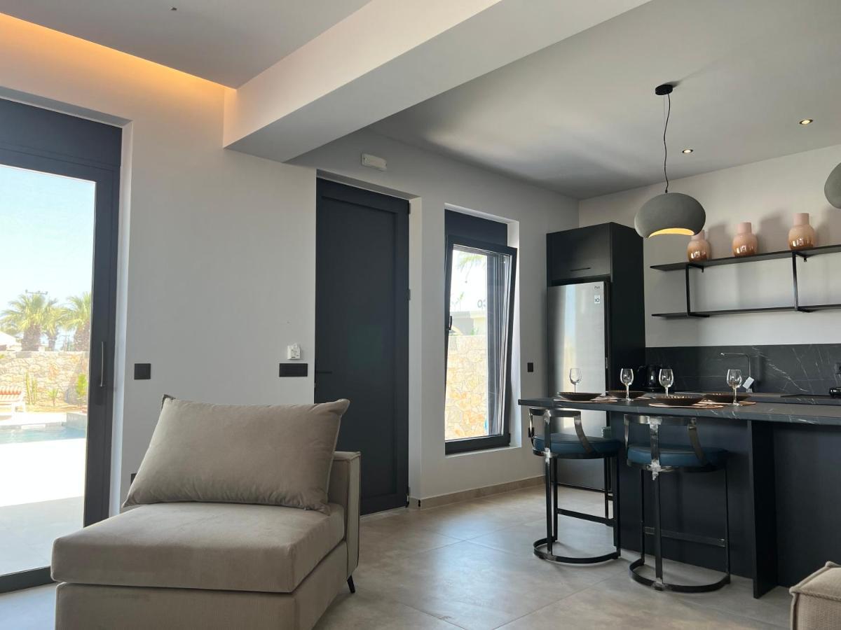 Cora May Central Villa With Private Pool 200M To The Beach 팔리라키 외부 사진