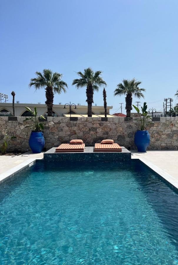 Cora May Central Villa With Private Pool 200M To The Beach 팔리라키 외부 사진