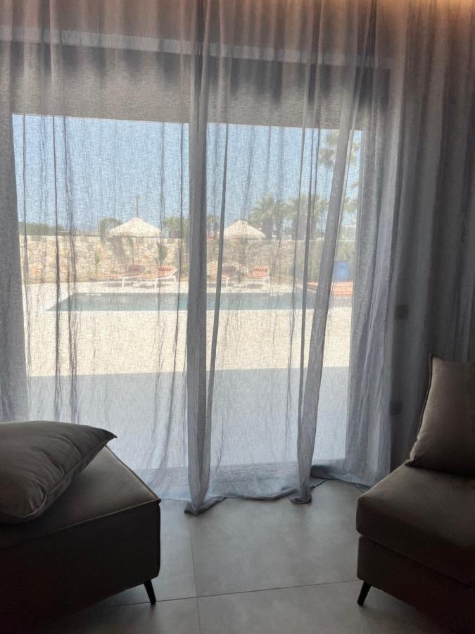 Cora May Central Villa With Private Pool 200M To The Beach 팔리라키 외부 사진
