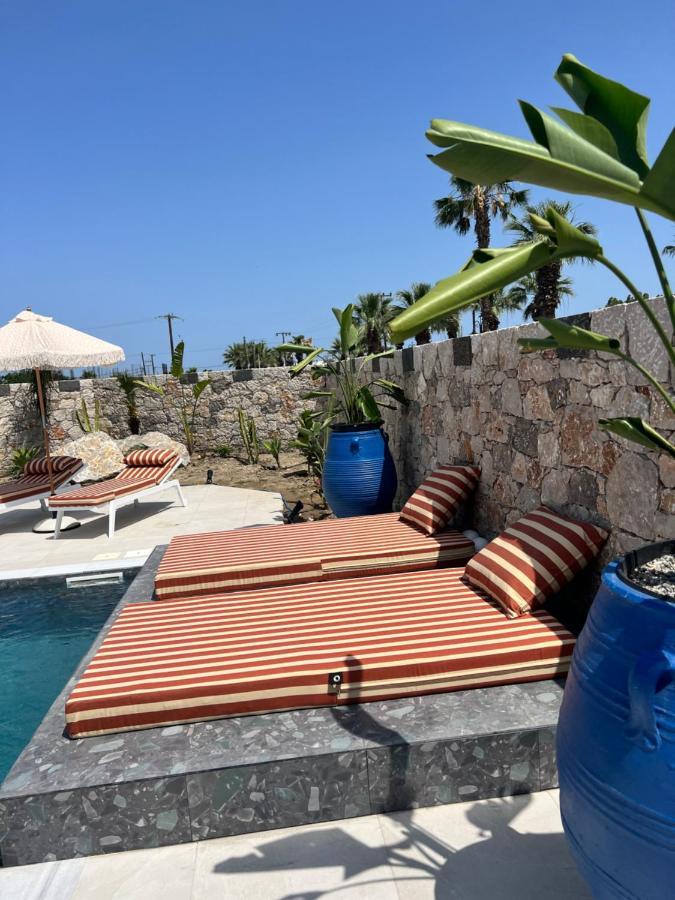 Cora May Central Villa With Private Pool 200M To The Beach 팔리라키 외부 사진