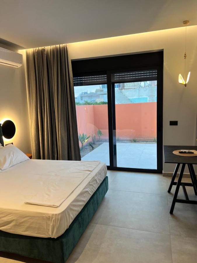 Cora May Central Villa With Private Pool 200M To The Beach 팔리라키 외부 사진