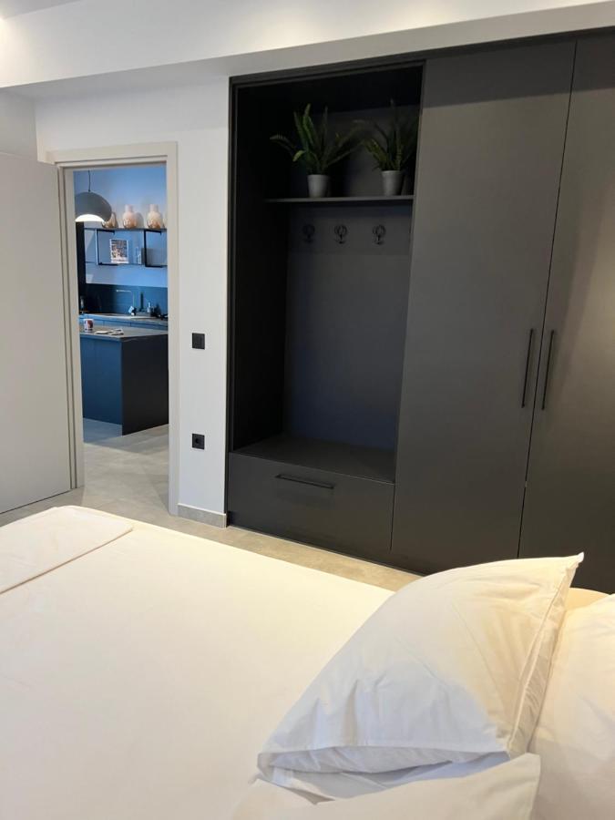 Cora May Central Villa With Private Pool 200M To The Beach 팔리라키 외부 사진