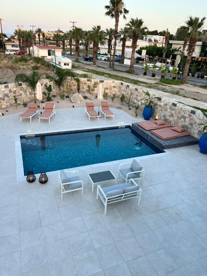 Cora May Central Villa With Private Pool 200M To The Beach 팔리라키 외부 사진