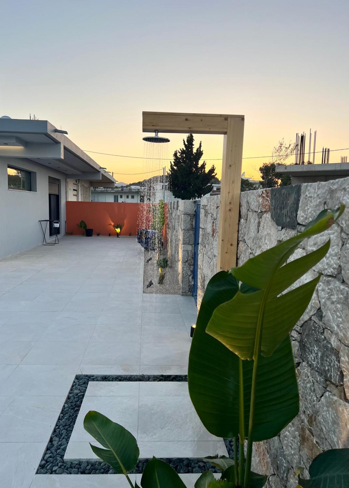 Cora May Central Villa With Private Pool 200M To The Beach 팔리라키 외부 사진