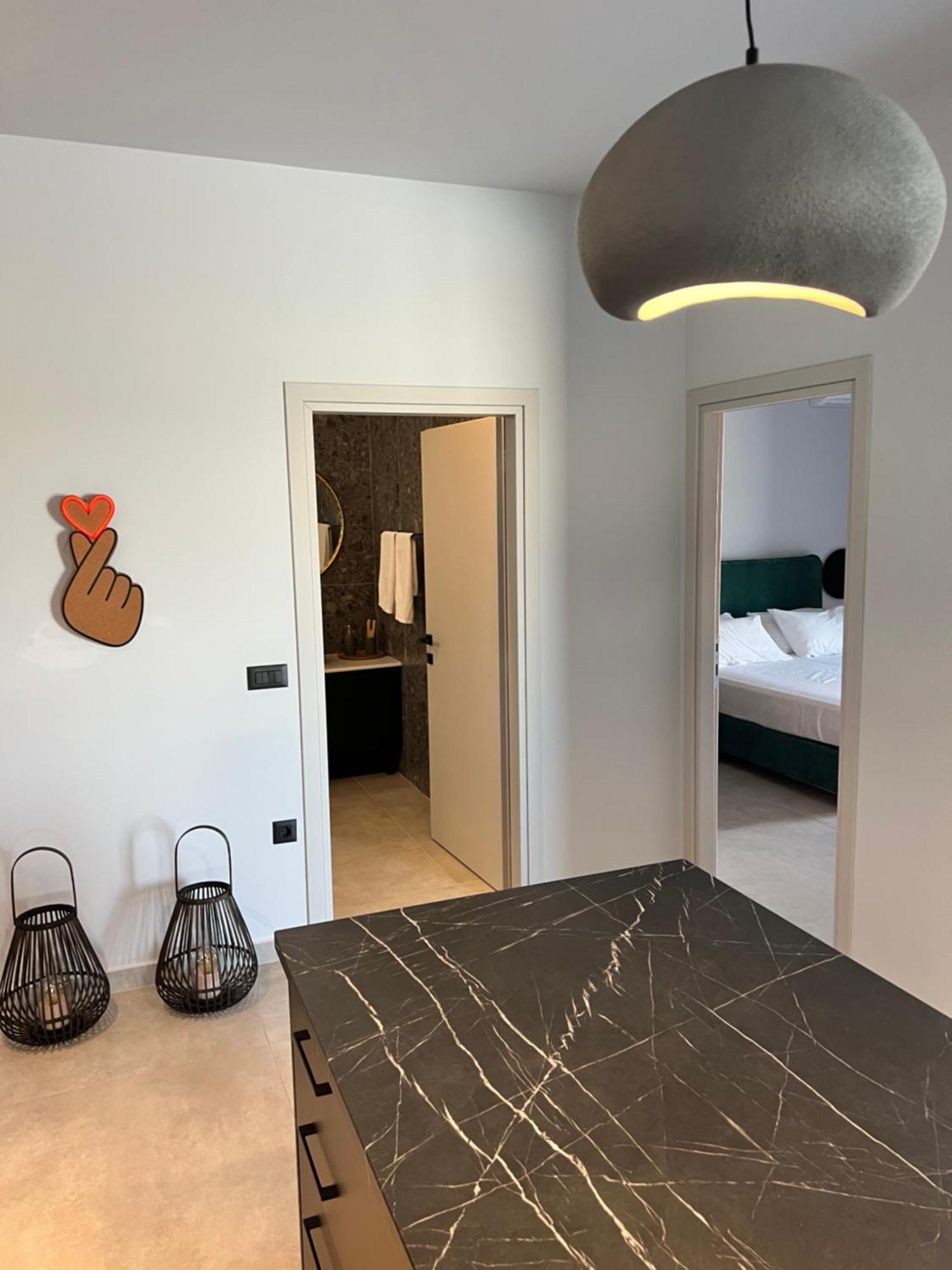 Cora May Central Villa With Private Pool 200M To The Beach 팔리라키 외부 사진